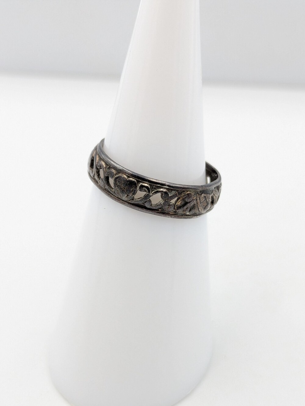 Vintage sterling silver (unmarked) open metal work ring with hearts celtic
